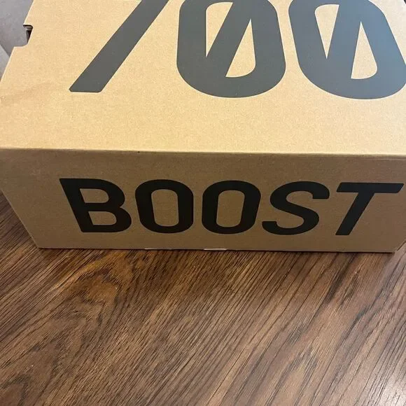 NIOB Yeezy 700 Boost Utility Black 2022 reissue Men’s size 8 sneaker.